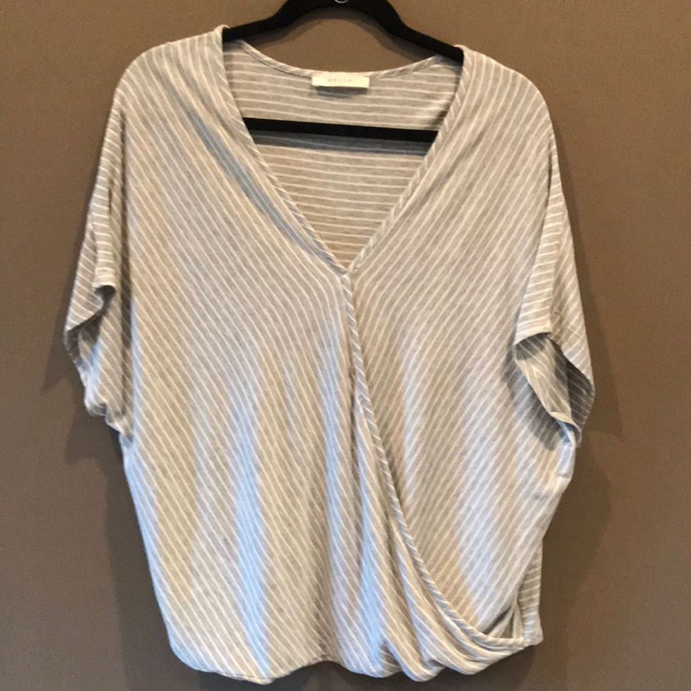 Gray/white slub cotton t-shirt. Size M.